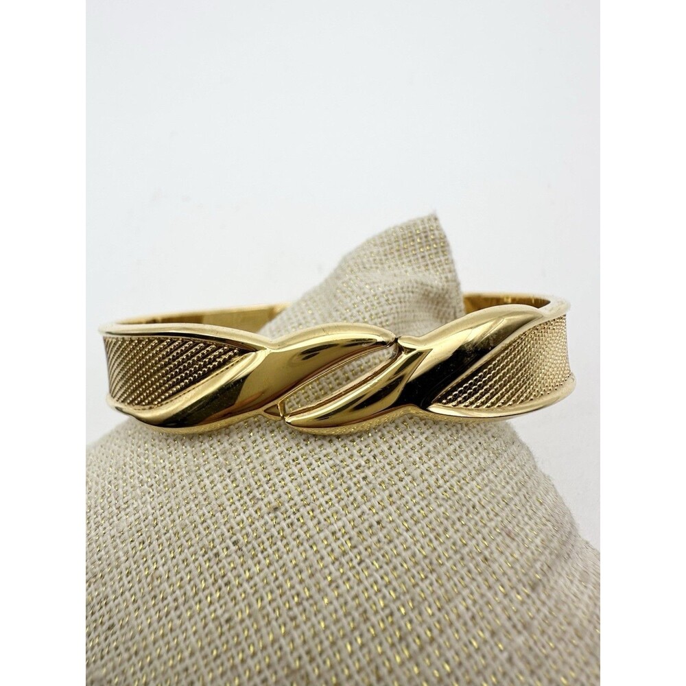 Vintage Signed Monet Textured Hinged Bangled Bracelet Gold Tone 7.5”